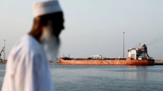 Iran dọa đóng eo biển Hormuz, nêu điều kiện chấm dứt xung đột: Tuyến vận tải dầu đối mặt nguy cơ gián đoạn