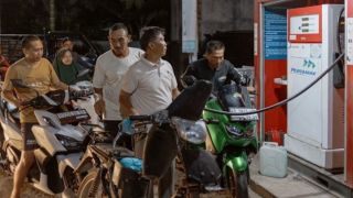 Một nước láng giềng Việt Nam chỉ còn xăng dầu đủ dùng trong 25 ngày: Nguy cơ thiếu nhiên liệu khi giá dầu vượt mốc