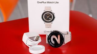 Mở hộp OnePlus Watch Lite: Đồng hồ sang trọng giá rẻ, màn hình 3.000 nits, theo dõi sức khỏe toàn diện