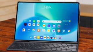 Mở hộp Honor MagicPad 4: Tablet OLED 165Hz siêu mỏng, tặng kèm bút và bàn phím, tham vọng thay thế laptop