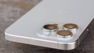 Người người đổ xô nhau đi mua iPhone Pro Max cũ, gọi tên 2 mẫu giá rẻ, thay thế được iPhone 17 Pro Max