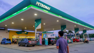 Một nước gần Việt Nam giữ giá xăng dầu ổn định, có loại 14.500 đồng/lít nhờ vào chính sách của chính phủ