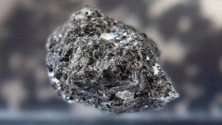 NASA mở niêm phong 'báu vật Mặt Trăng' sau 50 năm: Phát hiện khiến các nhà khoa học sửng sốt