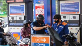 Giá dầu liên tục 'nhảy múa' thời gian vừa qua: Hé lộ yếu tố then chốt giúp tránh kịch bản xấu