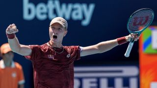 Lịch thi đấu Tứ kết Miami Open 2026 ngày 26/3: Đàn em Alcaraz gặp khó, hai hạt giống đối đầu