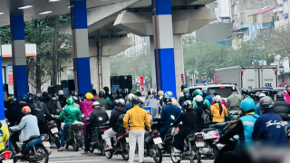 Giá xăng dầu biến động, doanh nghiệp đẩy mạnh chuyển sang năng lượng thay thế, giảm phụ thuộc vào nhiên liệu hóa thạch