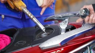 Quỹ bình ổn xăng dầu hiện chỉ còn hơn 600 tỷ đồng, Chính phủ tính ứng ngân sách, bơm thêm ra sao?