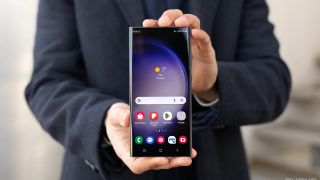 Đây là chiếc Galaxy S cuối cùng có màn cong đã mắt, giá 13 triệu, chụp xa ăn đứt iPhone 17 Pro Max