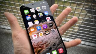 Chiếc iPhone bom tấn giảm sâu cho học sinh, sinh viên ngồi ghế nhà trường, chạy mượt, pin khỏe