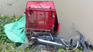 Tình tiết nóng vụ phát hiện thi thể nam shipper cùng xe máy dưới mương nước, danh tính nạn nhân?