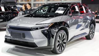 Toyota chính thức ra mắt mẫu SUV hạng C đẹp long lanh giá 1 tỷ đồng: Đả bại Honda CR-V và Mazda CX-5