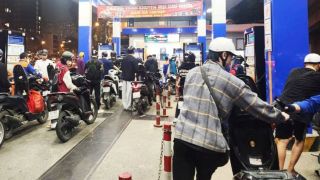 Lý giải nguyên nhân khiến giá xăng dầu trong nước ngày 27/3 lao dốc nhưng thế giới đang 'đu đỉnh'?