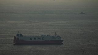 Iran công bố đóng eo biển Hormuz, tàu quốc tế quay đầu, Mỹ tính phương án tăng quân