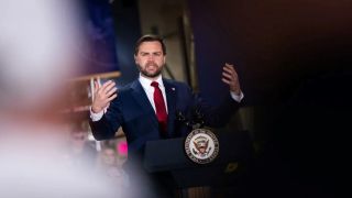 Mỹ nói xung đột Iran sắp hạ nhiệt, hé lộ thời điểm giá xăng dầu giảm mạnh