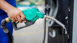 Tin nóng xăng dầu Đông Nam Á: Nước láng giềng Việt Nam cấm xe nước ngoài đổ xăng RON95