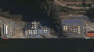 Ukraine dội ‘mưa drone’ thiêu rụi loạt nhà máy lọc dầu: Nga tung đòn đáp trả gây ngỡ ngàng!