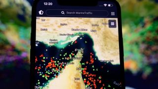 Tại sao eo biển Hormuz có thể đe dọa trực tiếp đến Microsoft, Google, OpenAI và sau đó là người dùng