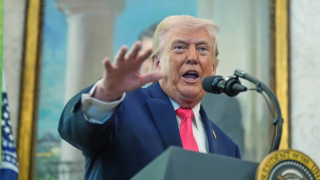 Ông Trump tiếp tục gây sức ép, dọa tấn công nhà máy điện của Iran