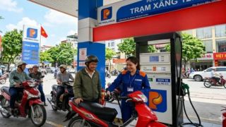 1 lít xăng tốn 1/3 ngày lương ở Lào, 1/5 ở Campuchia, Việt Nam đứng ở đâu trong bản đồ chi phí nhiên liệu ASEAN?