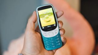 Nokia 3210 4G giá chỉ hơn 1 triệu, vua điện thoại cục gạch huyền thoại của Nokia vẫn rất đỉnh 4/2026