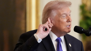 Donald Trump nói thẳng: Các nước đồng minh hãy mua dầu Mỹ hoặc tự lấy ở eo biển Hormuz