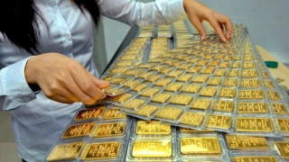 Bán 5 cây vàng gửi tiết kiệm lãi suất 9% hay giữ lại chờ giá, bài toán khiến nhiều người đắn đo