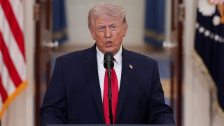 Ông Trump tung ‘đòn ép’ NATO, cảnh báo cắt viện trợ quân sự cho Ukraina