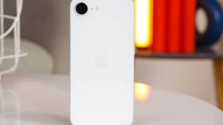 Bảng giá iPhone chính hãng Việt Nam hôm nay 3.4.2026: iPhone 16e tăng xả kho, giá rẻ như cho