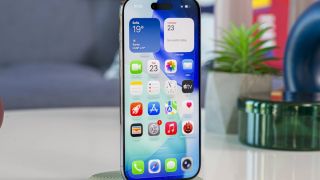 Đây là chiếc iPhone mất giá nhanh nhất lịch sử Apple, so kè cực gắt với Galaxy S26 Edge đầu tháng 4