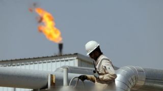 Báo cáo giá dầu thế giới dự báo duy trì cao, kịch bản tăng 174 USD/thùng khi xung đột leo thang