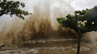 Dự báo bão mới nhất: Áp thấp xuất hiện liên tiếp trên Thái Bình Dương, kịch bản hình thành bão trong 24 giờ tới