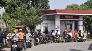 Eo biển Hormuz gián đoạn, khủng hoảng dầu thô kéo theo biến động trên toàn thị trường toàn cầu