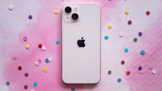 Mẫu iPhone chính hãng đang giảm con nửa giá, chốt ngay deal hời - hàng chính hãng yên tâm bao xài!