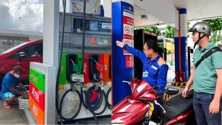 Giá xăng Thái Lan hơn 51.000 đồng/lít, nhiều cây xăng ở Lào đóng cửa, giá ở Việt Nam được ngưỡng mộ