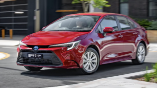 Toyota Corolla 2026 nâng cấp: ‘So găng’ cùng Honda Civic và Mazda3, giá từ 584 triệu đồng