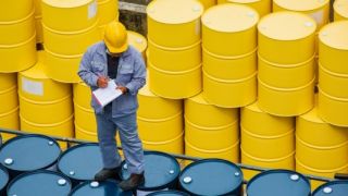 Giá xăng dầu tối 7/4: Giá dầu thô tăng mạnh sau khi Mỹ tấn công đảo Kharg, giới công nghệ nín thở