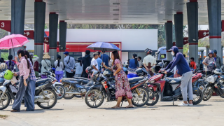 Một quốc gia hạn chế xe theo biển chẵn lẻ, bán xăng dầu bằng mã QR khi nguồn cung nhiên liệu bị gián đoạn