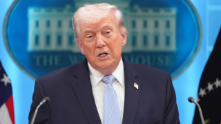 Điều gì khiến ông Trump bất ngờ phát lệnh ngừng bắn Iran dù từng cảnh báo gay gắt?