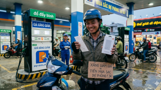 Giá xăng 9h tối nay 10/4 `đứng yên` cực đẹp, dư tiền mua sạc dự phòng, sẵn sàng xăng tràn bình vi vu lễ 9 ngày!