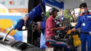 Giá dầu diesel giảm sâu gần 12.000 đồng/lít sau 2 ngày, giá ở Việt Nam thấp nhất trong 5 nước trong khu vực