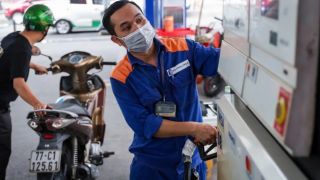 Giá xăng dầu hôm nay 10/4: Dầu Brent, WTI vẫn dưới 100 USD/thùng, dầu diesel giảm mạnh 9.900 đồng/lít sau kỳ điều hành 