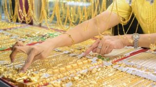 Giá vàng hôm nay 'tụt dốc': SJC 'bốc hơi' 700.000 đồng/lượng, chuyên gia dự báo xu hướng tuần tới