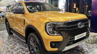 Thành công lấy lại 'ngôi vua' bán tải tại Việt Nam: Ford Ranger ‘vượt mặt’ Toyota Hilux gần 800 xe