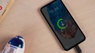 Galaxy M35 5G giảm nhiều rẻ như cỏ, vua pin tầm trung 6000 mAh rẻ nhất Việt Nam ăn đứt cả iPhone 17e