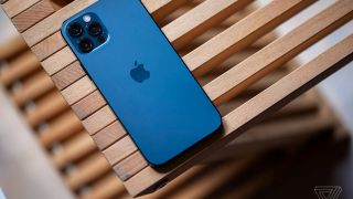 Hai mẫu iPhone giá rẻ chốt ngay cho con em học sinh, sinh viên đi chơi Lễ: Chạy mượt, nhiều năm nữa không lỗi thời