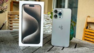 Đây là chiếc iPhone Pro Max chính hãng VN/A mới nguyên seal cực rẻ, có trang bị át vía iPhone 17 Pro Max
