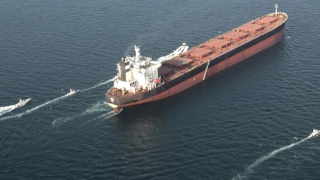 Bất chấp lệnh phong tỏa của Mỹ, tàu dầu liên quan Iran vẫn đi qua eo biển Hormuz