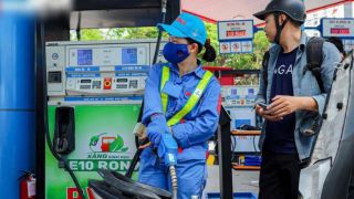 Doanh nghiệp Petrolimex, PVOIL sẵn sàng bán xăng E10 sớm, Bộ Công Thương tính toán nguồn ethanol ra sao