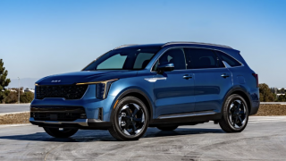Kia Sorento Hybrid 2026 chuẩn bị ra mắt vào tháng 4 này:  Có ‘đá chén cơm’ của ‘gà nhà’ Santa Fe?