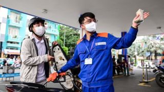 Giá xăng dầu hôm nay 16/4 giảm đột ngột, chuyên gia dự báo xu hướng giá cả thời gian sắp tới!